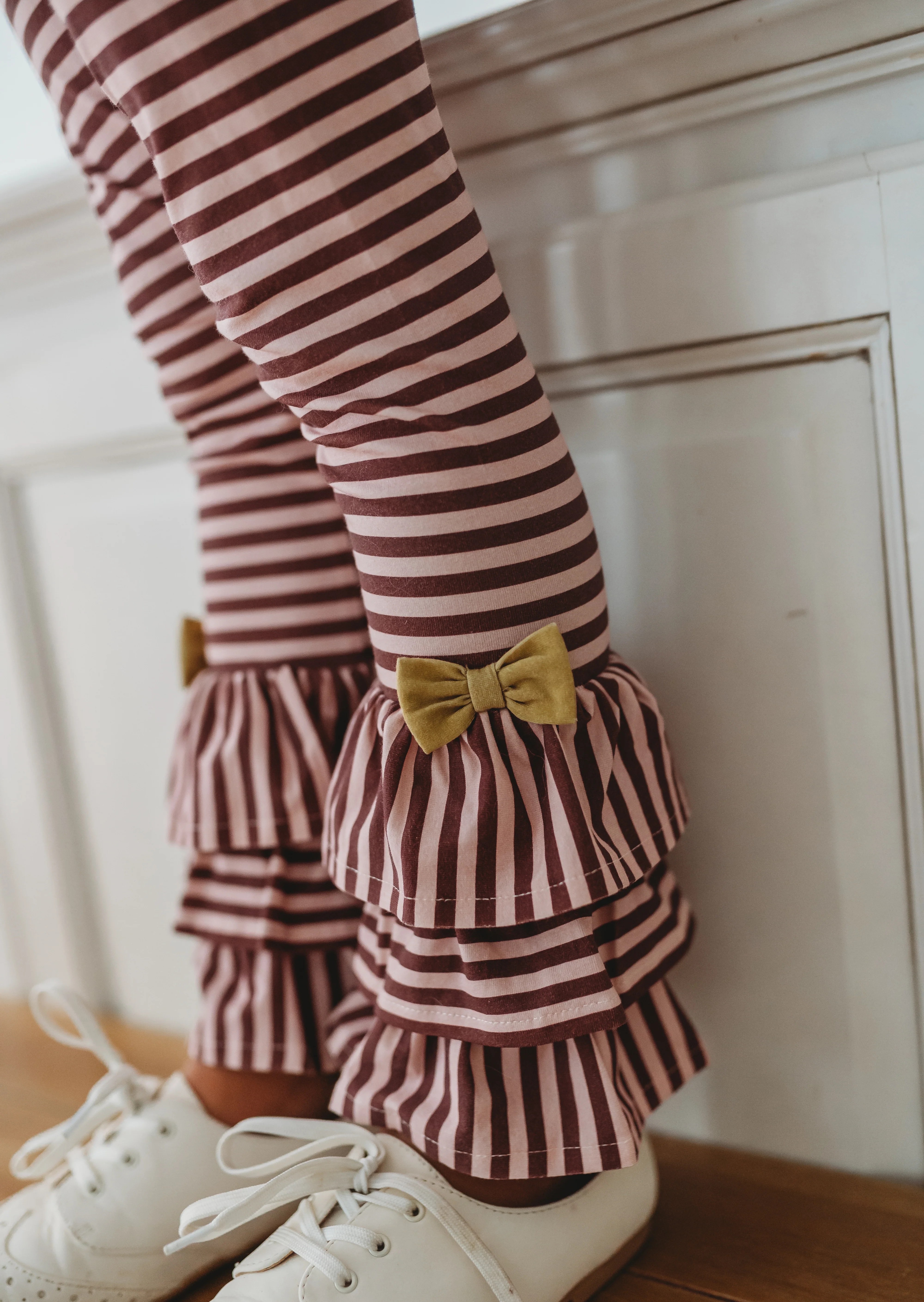 Tangled in Twigs Ruffle Leggings - Image 6
